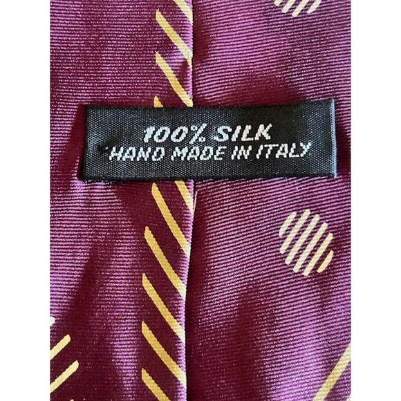 Vintage 100% Silk Geometric Tie – Handmade in Italy – Plum & Gold Pattern - Picture 4 of 4